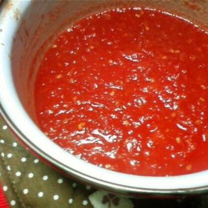 いちごジャムは作るのですが、トマトジャムは初めて作りました♪香りがトマトケチャップみたいなんですね（*^_^*）。爽やかな甘さがとっても美味しかったです☆